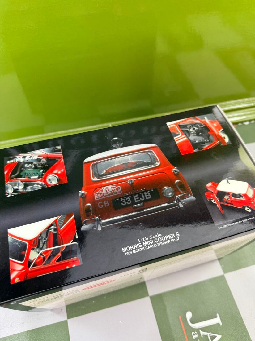 1/18 scale Morris Mini Cooper S 1964 Monte Carlo Winner 50th Anniversary signed by Paddy Hopkirk - 3