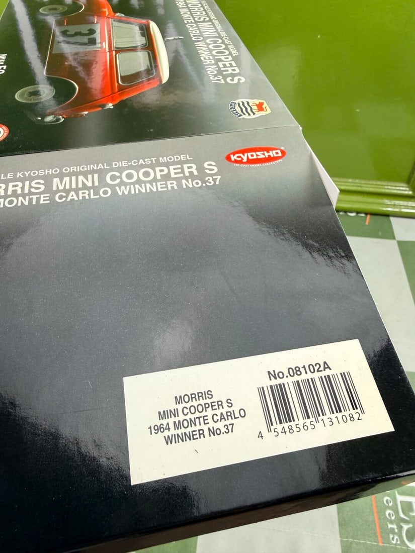 1/18 scale Morris Mini Cooper S 1964 Monte Carlo Winner 50th Anniversary signed by Paddy Hopkirk - 4