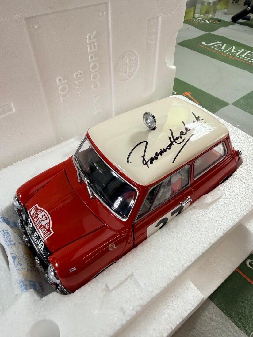 1/18 scale Morris Mini Cooper S 1964 Monte Carlo Winner 50th Anniversary signed by Paddy Hopkirk - 6