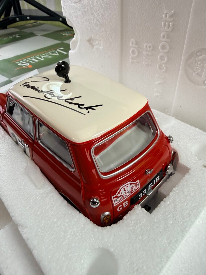 1/18 scale Morris Mini Cooper S 1964 Monte Carlo Winner 50th Anniversary signed by Paddy Hopkirk - 8