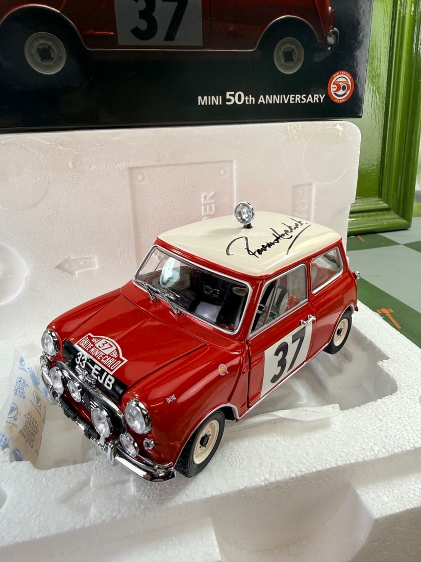 1/18 scale Morris Mini Cooper S 1964 Monte Carlo Winner 50th Anniversary signed by Paddy Hopkirk - 9