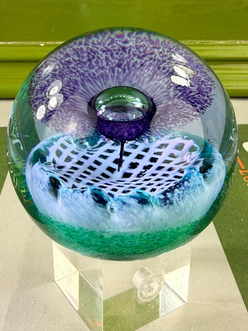 Caithness Flower Of Scotland Vintage Paperweight - 3