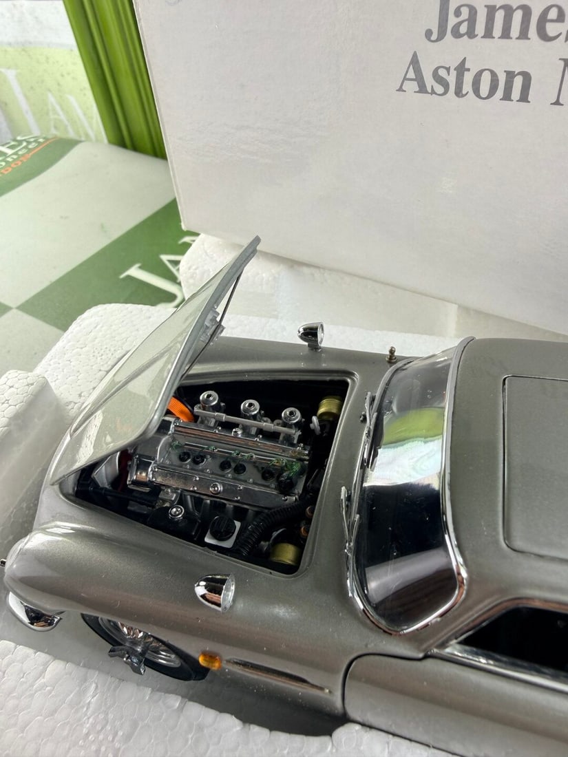 James Bond 007 Danbury Mint Aston Martin-Birch Silver Edition - 5