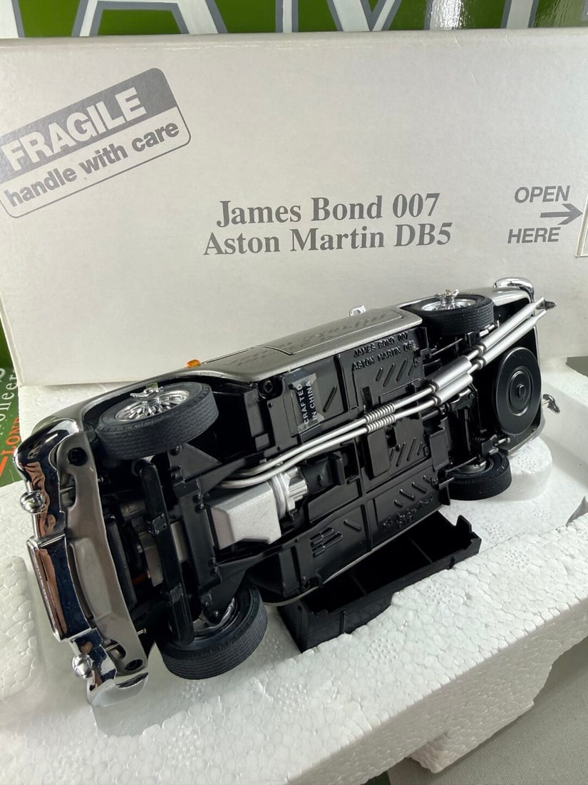 James Bond 007 Danbury Mint Aston Martin-Birch Silver Edition - 6