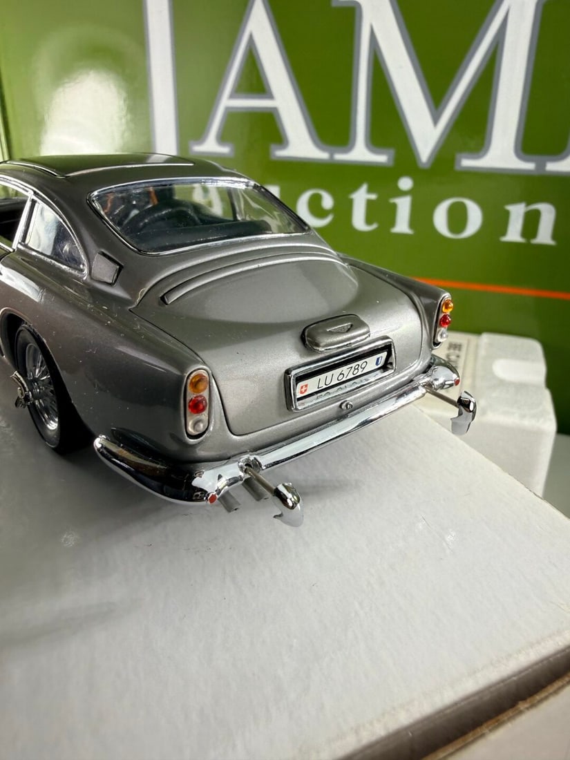 James Bond 007 Danbury Mint Aston Martin-Birch Silver Edition - 8