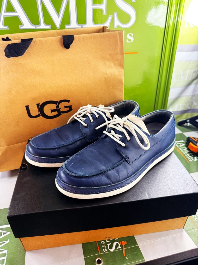 Ugg Navy Size 9 Leather Deck Shoes: Ugg Navy Size 9 Leather Deck Shoes Rrp £189, from a well known premium pre owned retailer who specialises in top quality brand name garments, bags and shoes etc, all items are pre checked for