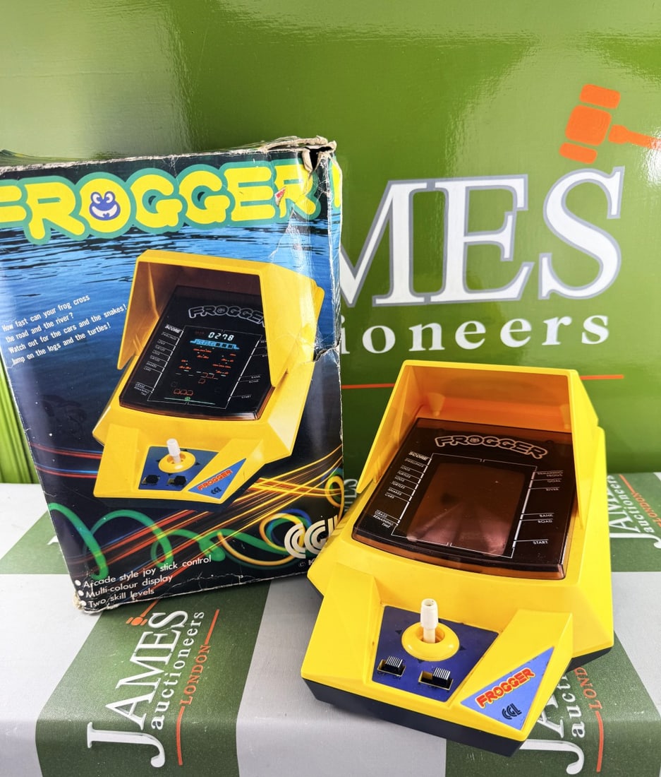 Vintage Electronic Konami Frogger Tabletop Game (1 of 8)