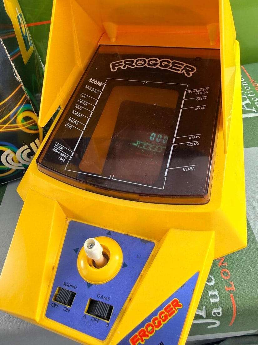 Vintage Electronic Konami Frogger Tabletop Game - 3