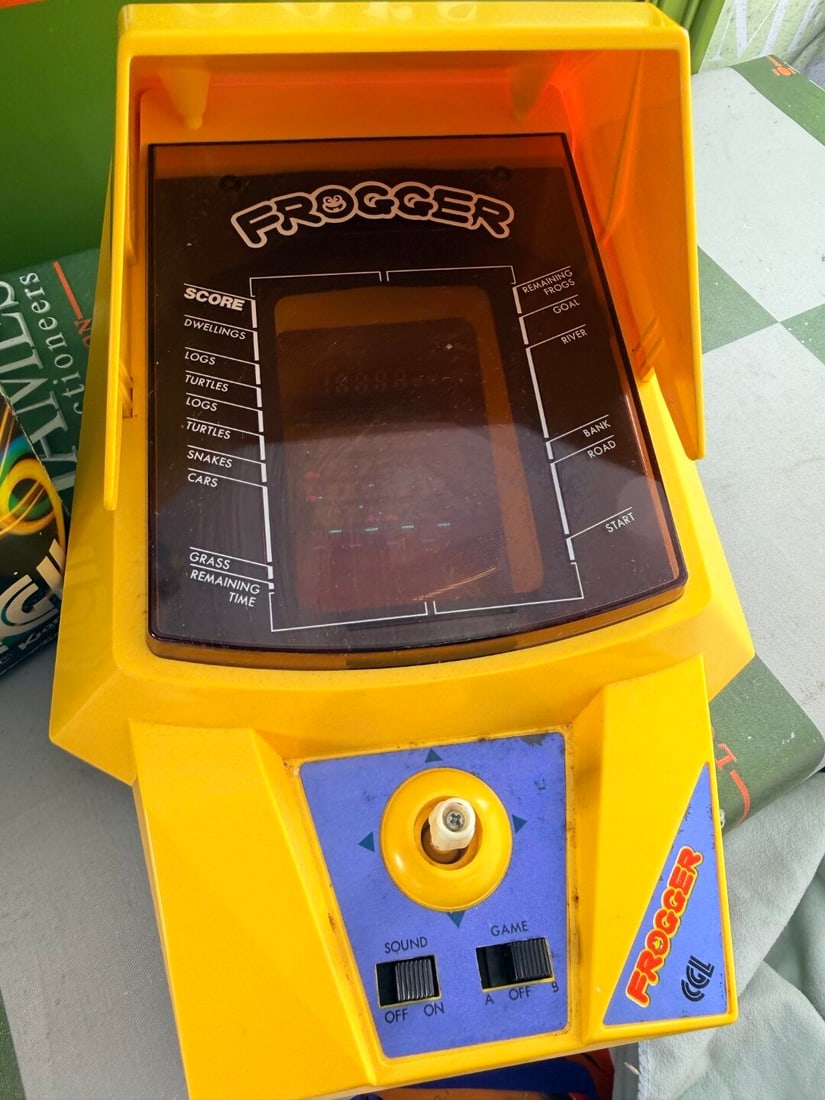Vintage Electronic Konami Frogger Tabletop Game - 4