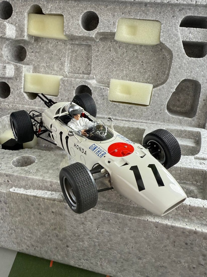 Auto Art-1:18 Scale Honda RA272 Mexico F1 GP Winner Special Edition.RrpGBP 425 - 6