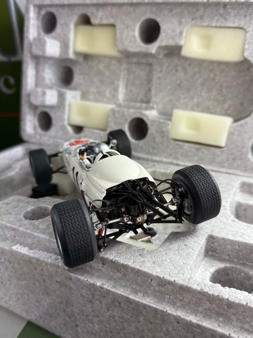 Auto Art-1:18 Scale Honda RA272 Mexico F1 GP Winner Special Edition.RrpGBP 425 - 7