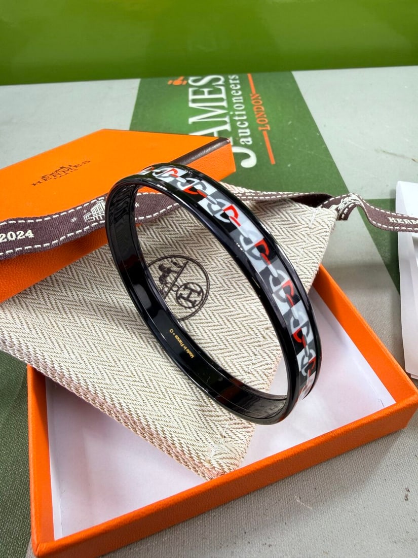 Hermes Paris Black Enamel Monogram Link Edition - 3