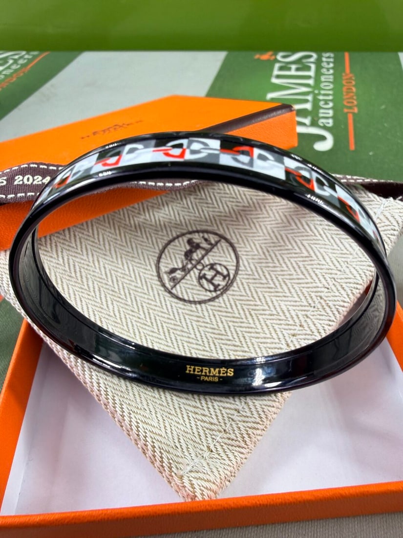 Hermes Paris Black Enamel Monogram Link Edition - 4