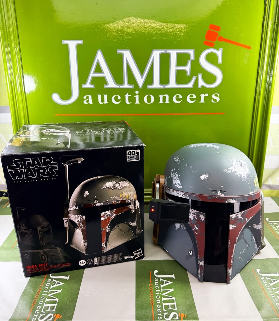 Star Wars 1/1 Scale 40th Anniversary Boba Fett Helmet: Star Wars - Hasbro - A 1/1 scale The Black Series 40th Anniversary Boba Fett Electronic Helmet with working LEDs # E7453. The helmet appears in Excellent condition.please examine pictures for conditio
