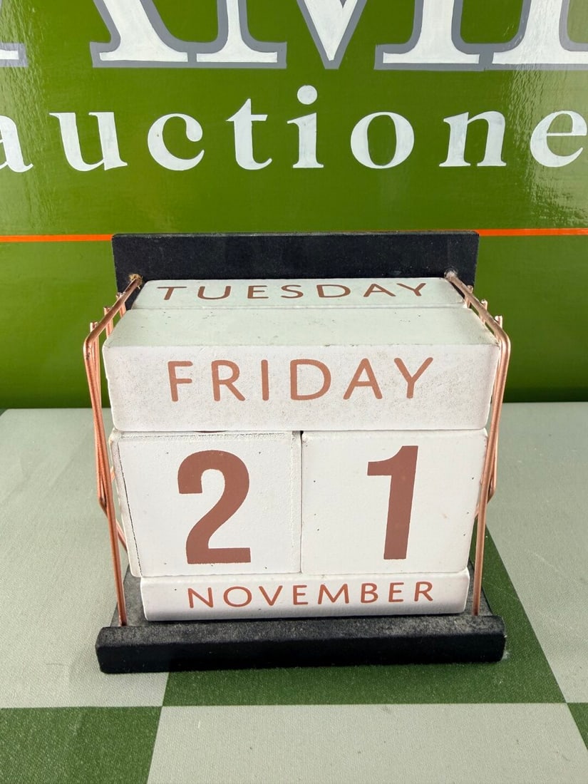 Hand Made Wooden Desktop Calender (1 of 3)