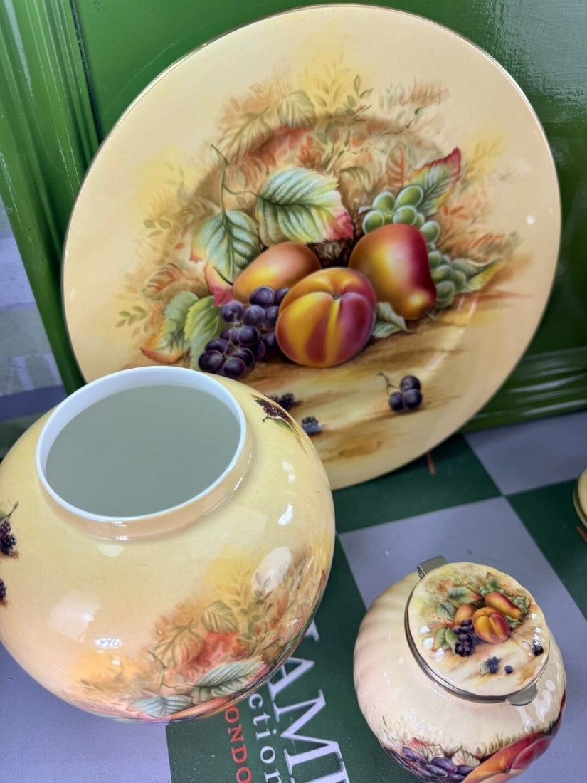 Aynsley Fine Bone China Orchard Gold Set Gold Leaf Rimmed. - 3
