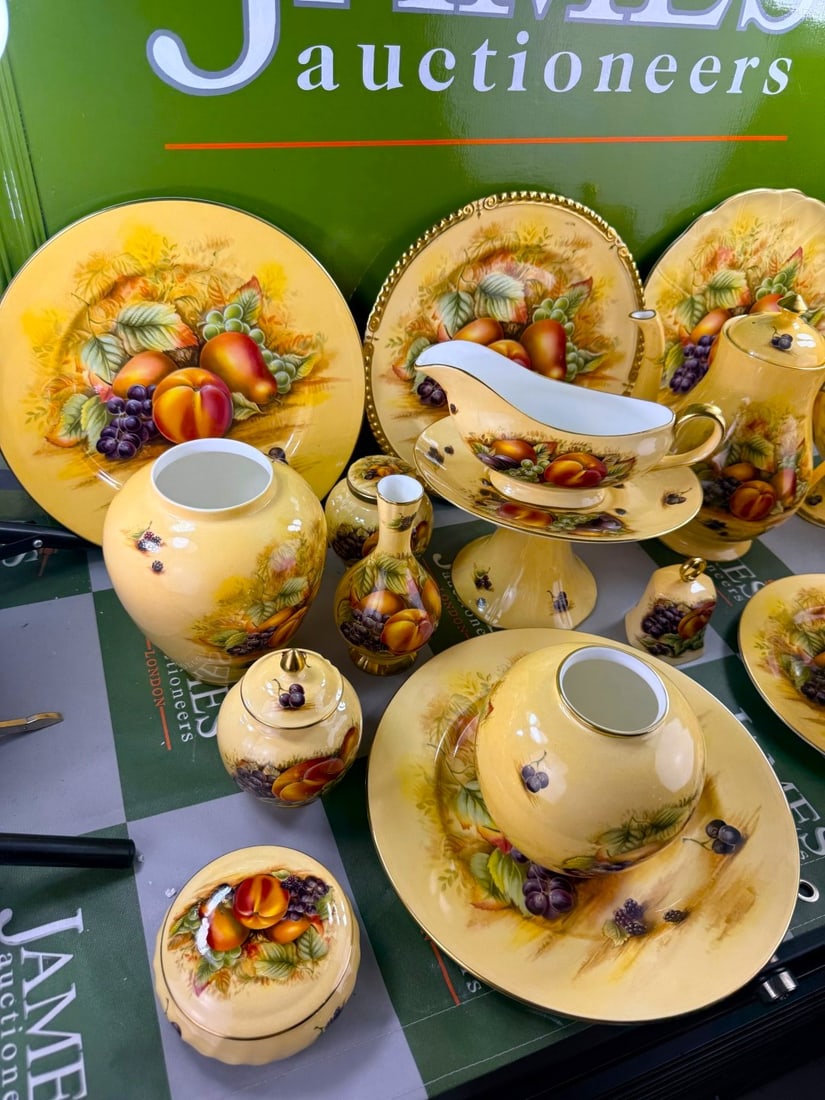 Aynsley Fine Bone China Orchard Gold Set Gold Leaf Rimmed. - 4