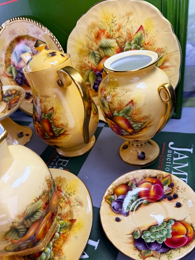 Aynsley Fine Bone China Orchard Gold Set Gold Leaf Rimmed. - 6