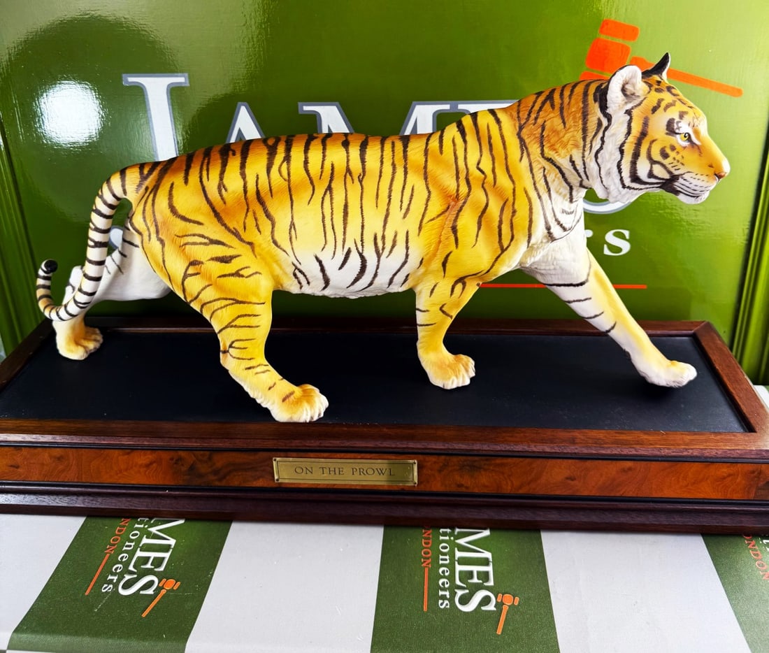 Large Franklin Mint Hand Painted Ltd Edition On The Prowl Tiger Display: Franklin Mint Ltd Edition On the Prowl', on rectangular wood-effect bases width 64cm, height 32cm