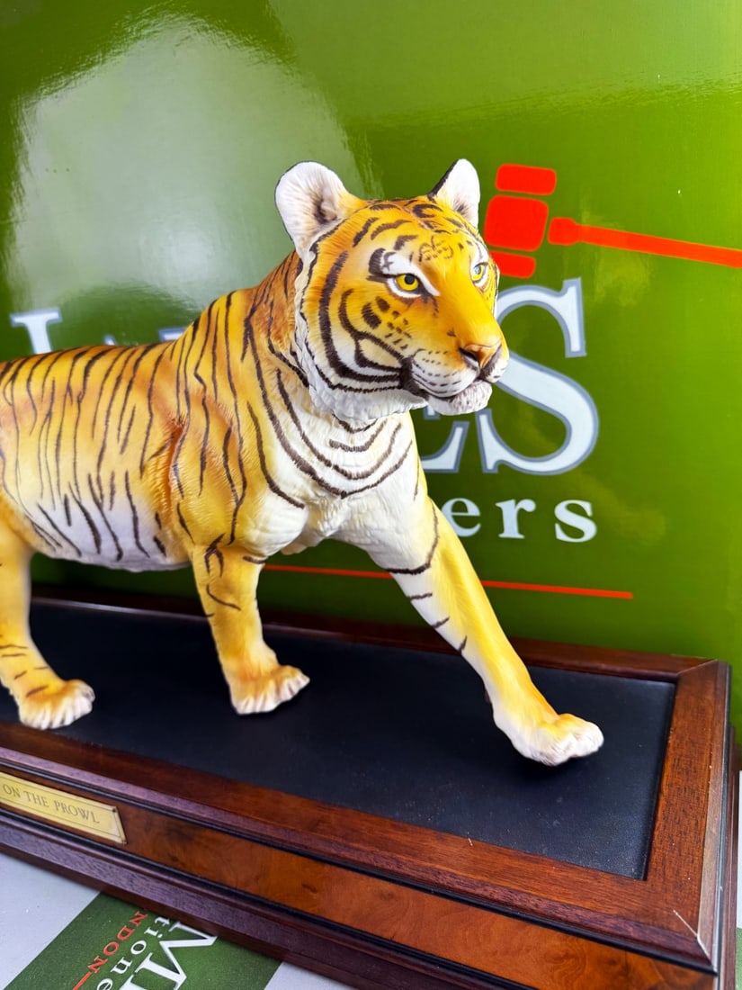 Large Franklin Mint Hand Painted Ltd Edition On The Prowl Tiger Display - 4