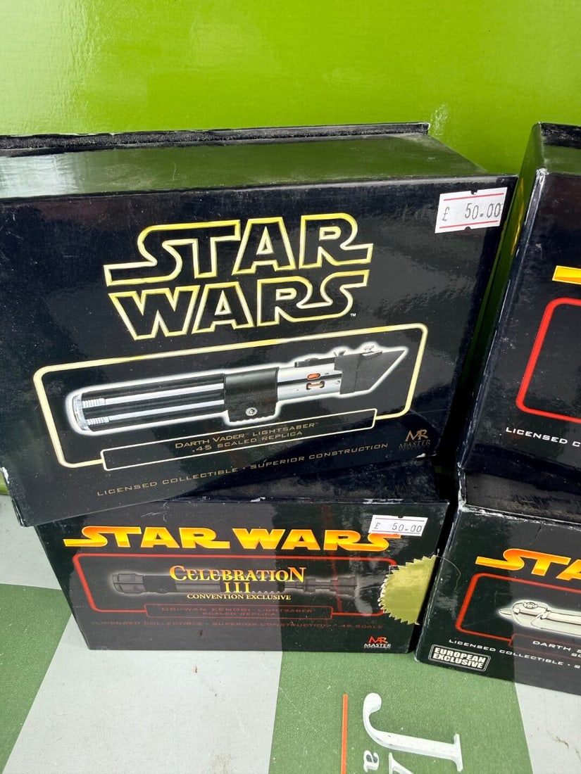 6 Boxed Star Wars Mater Replica Mini Lightsabers - 2