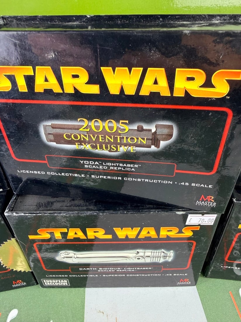 6 Boxed Star Wars Mater Replica Mini Lightsabers - 3