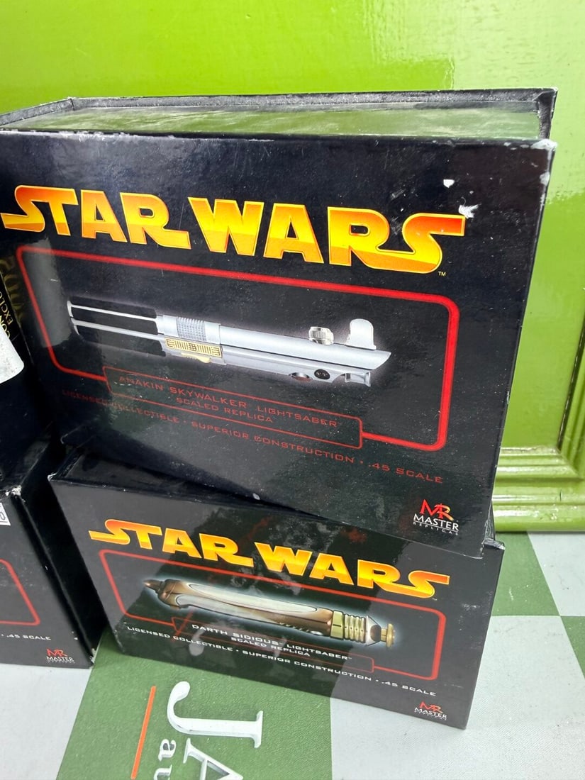 6 Boxed Star Wars Mater Replica Mini Lightsabers - 4