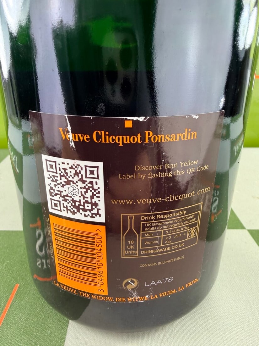 Magnum of Veuve Clicquot Brut Champagne 1.5L - 3