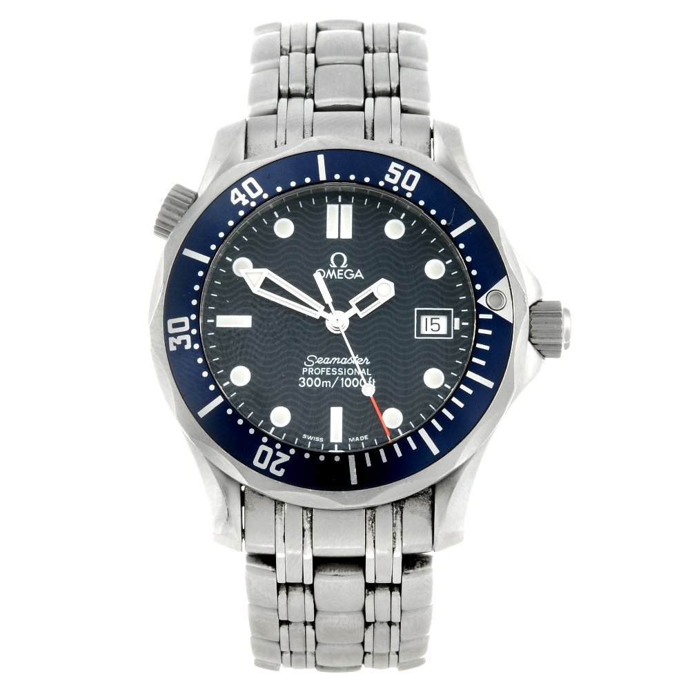 A Gent`s Omega Seamaster Professional 300M Watch (1 of 7)
