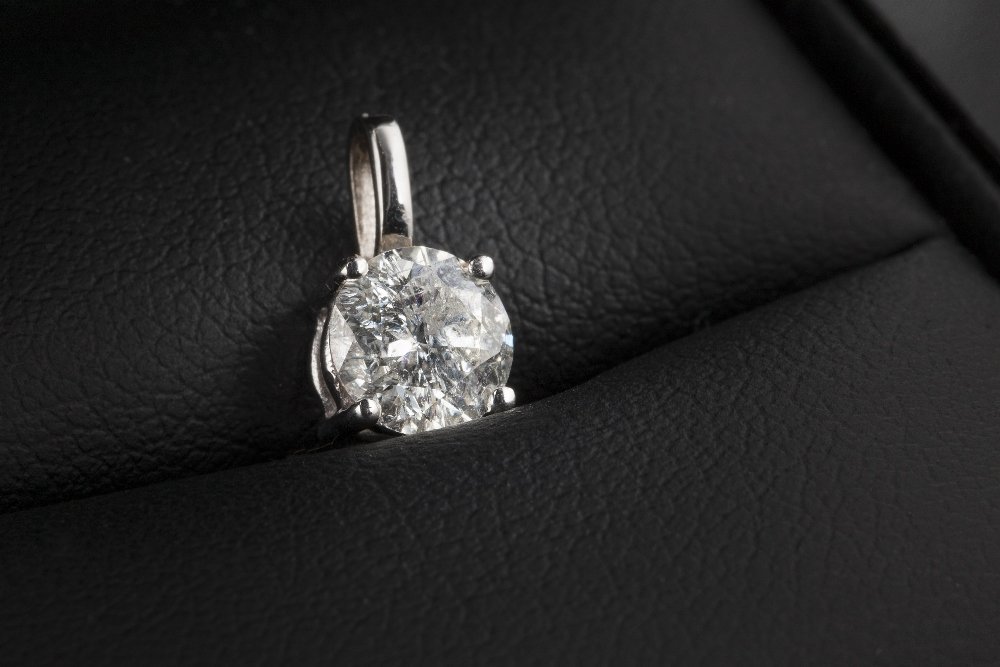 A New 0.76 CT D/SI2 Round Diamond Pendant Set In a14K (1 of 5)