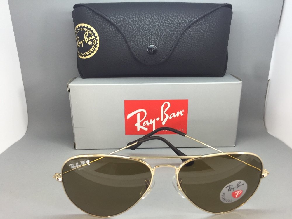 A pair of new original and authentic Rayban classics (1 of 2)