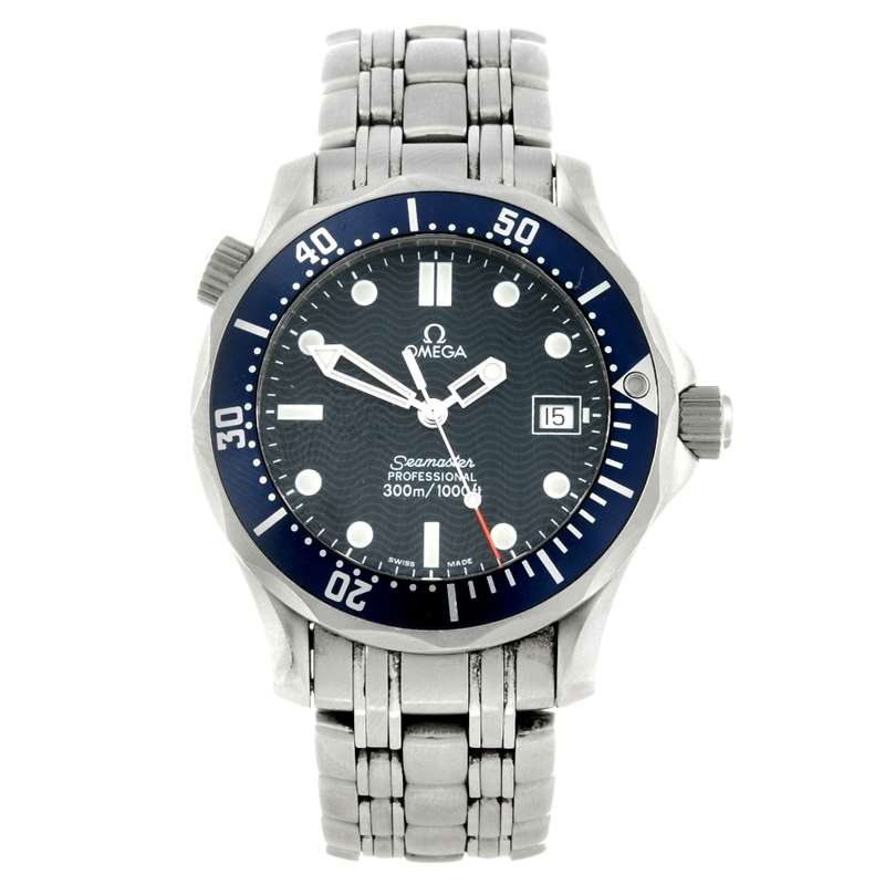 A Gent`s Omega Seamaster Professional 300M Watch (1 of 8)