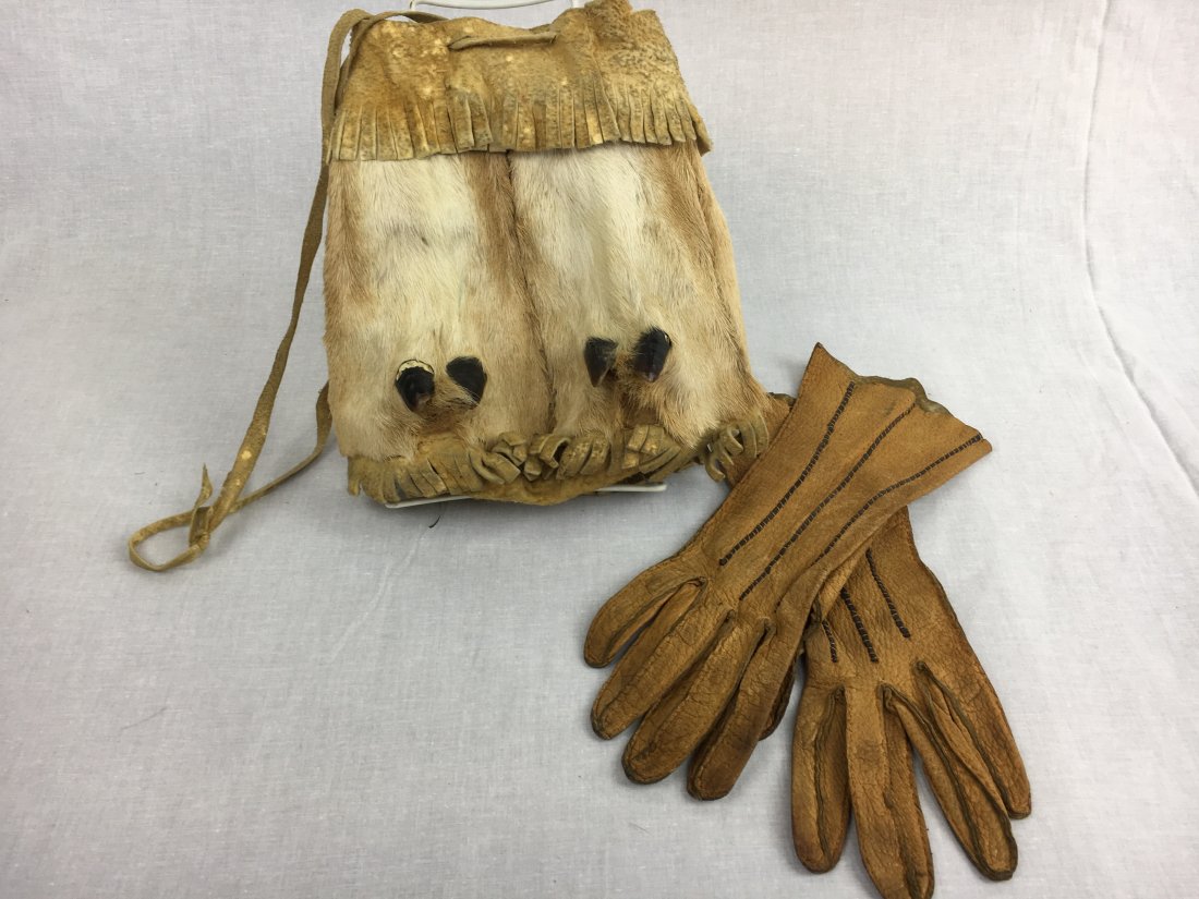 Native American deer hoof bag & skin gloves Great Plain: Here is a wonderful hand made Native American deer hide strike a light bag with 4 deer hooves. It is hand-stitched and lined. Includes nice pair of deer leather gloves. Ca. 1900. Great Plains Indians.