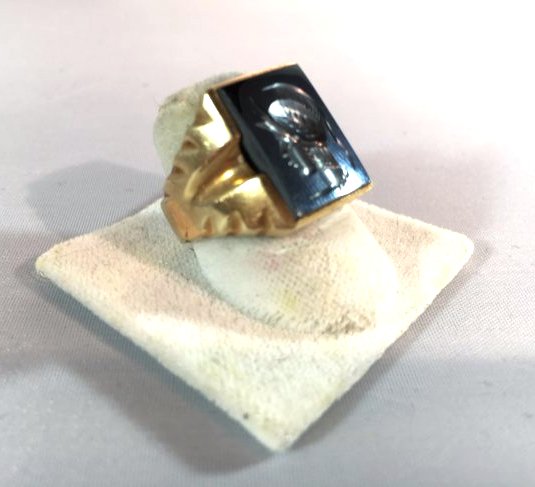 Men's Trojan Intaglio Ring Set in 10k Gold sz 11: Classic men's intaglio ring with carved Trojan warrior set in 10k yellow gold band. Men's size 11.