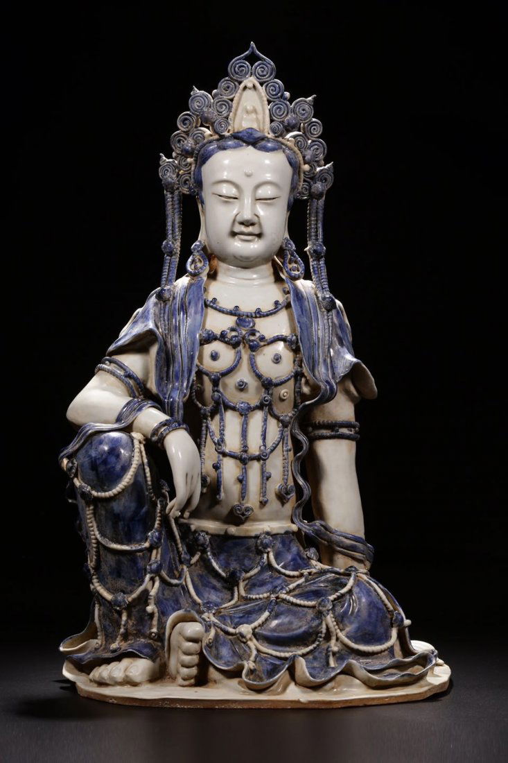 Chinese Yuan Dynasty Blue-and-white Porcelain Guangyin (1 of 7)