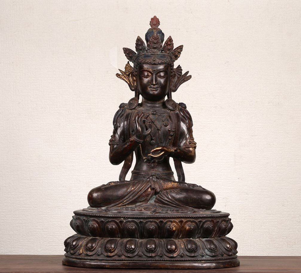 A Chinese Antique Bronze Buddha (1 of 9)