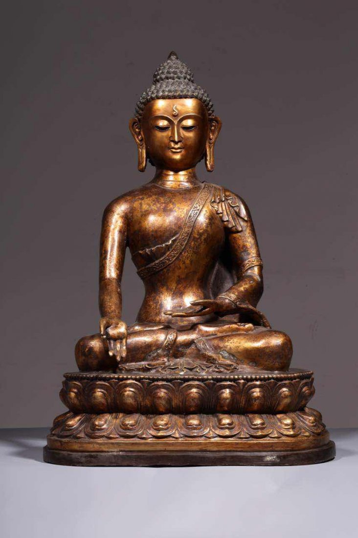 Qing dynasty bronze figure of Buddha of fine gold (1 of 10)