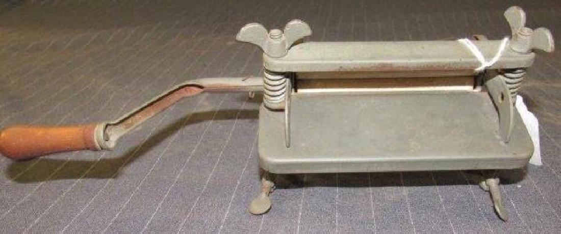 Miniature washing machine wringer: Miniature washing machine wringer
