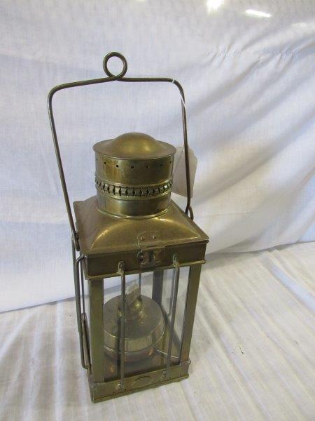 Brass kerosene lantern (1 of 4)