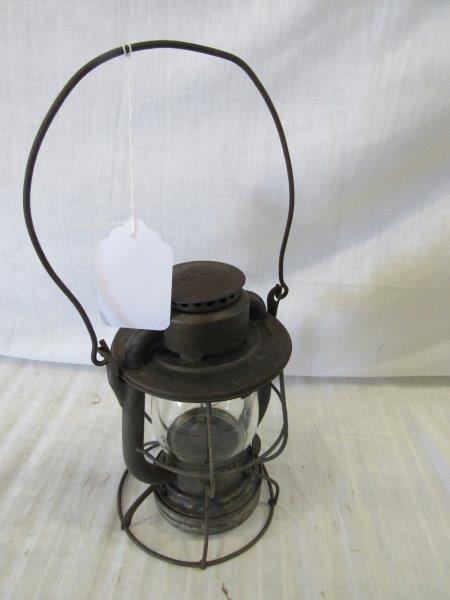 Dietz Vesta P & L. E. Railroad lantern (1 of 4)