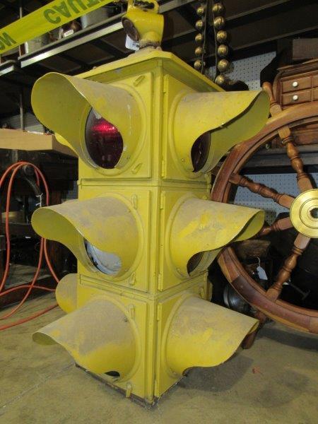 Crouse-Hinds 4-way traffic signal light (1 of 5)