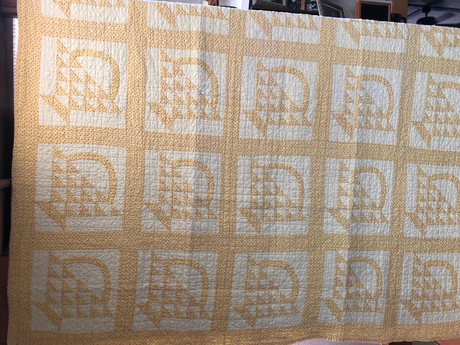 Vintage yellow basket quilt (1 of 1)