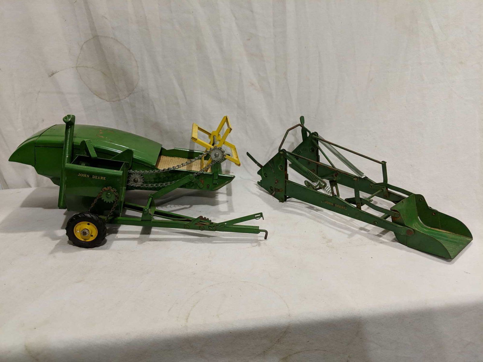 Tru-Scale John Deere combine and front end loader (1 of 6)