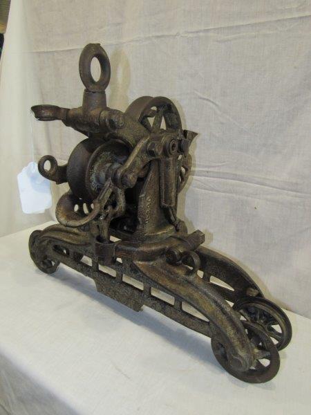 Myers hay trolley (1 of 5)