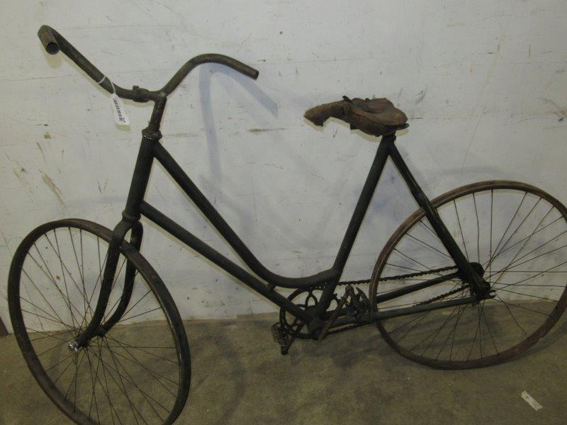 Early wood rimmed bicycle (1 of 6)