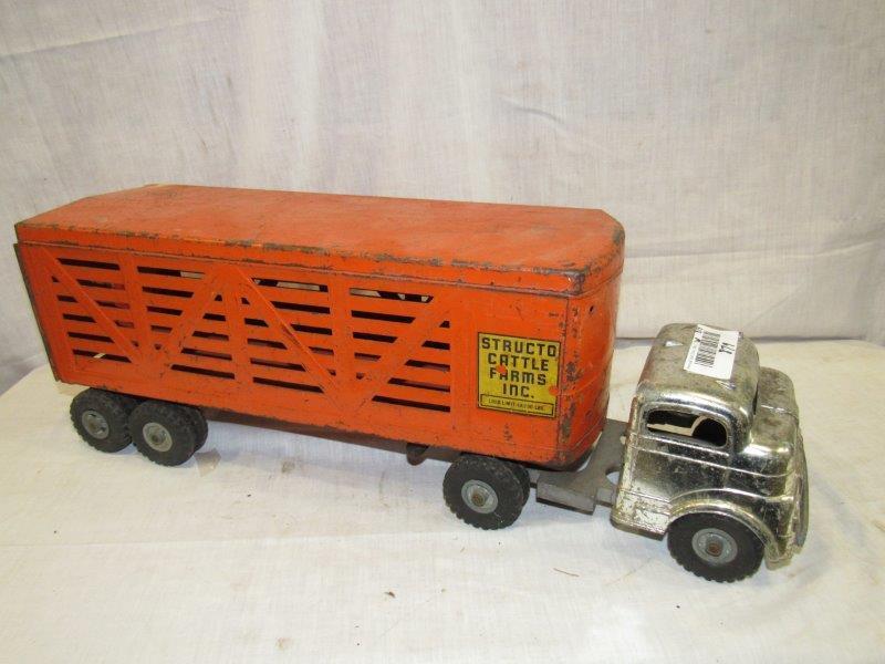 Structo cattle hauler tractor trailer (1 of 3)