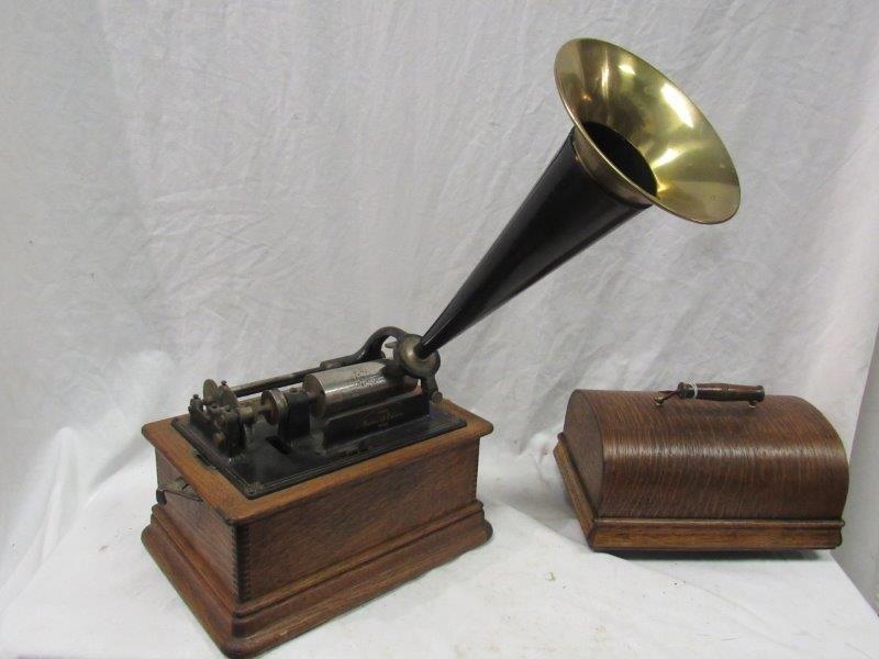 Edison standard phonograph in oak cabinet (1 of 9)