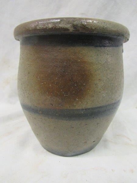 Decorated 3 stripe stoneware jar (1 of 3)