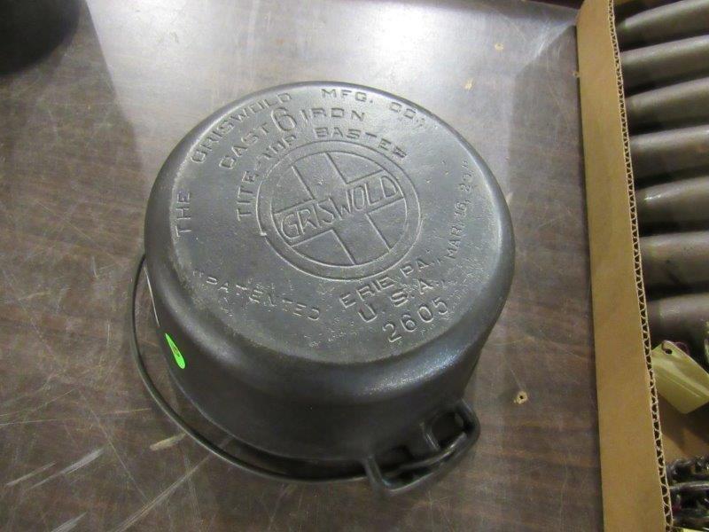 Griswold number 6 (slant logo) cast iron pot: 8 inch diameter