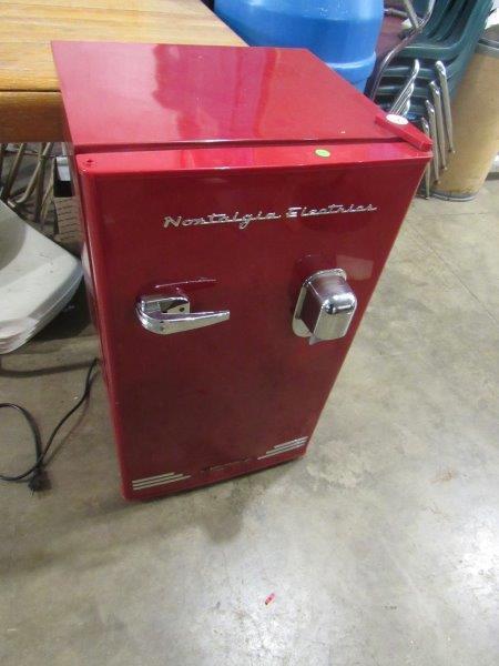 Nostalgia Electric Fridge (1 of 2)